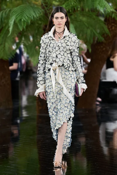 Look 17